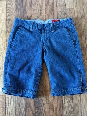 Levi's Bermuda Jeans Womens Rare Size 6 Blue Denim Shorts Size 6